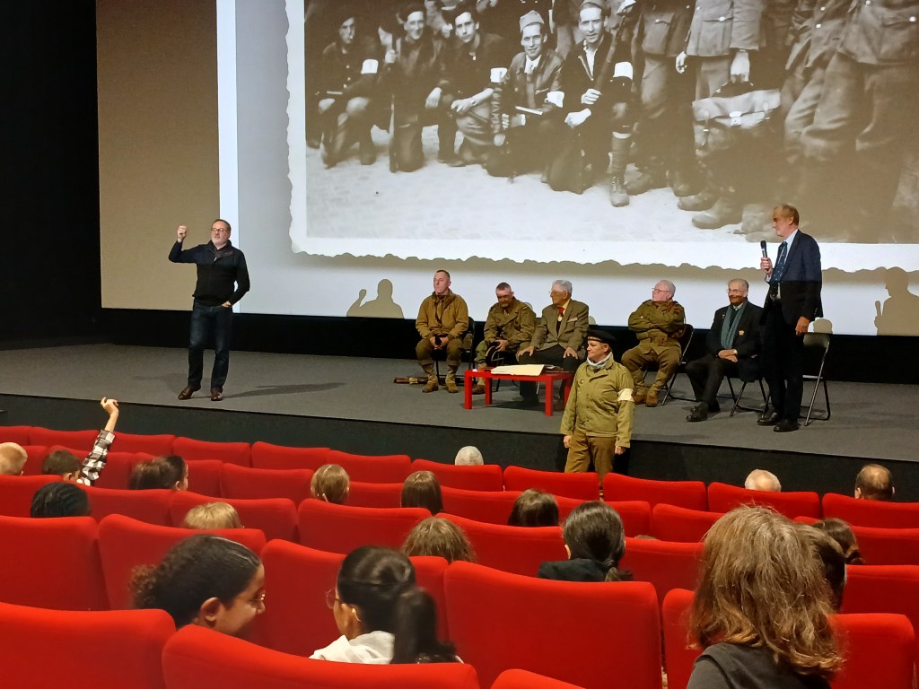 La présentation au public et aux élus du Mémorial !